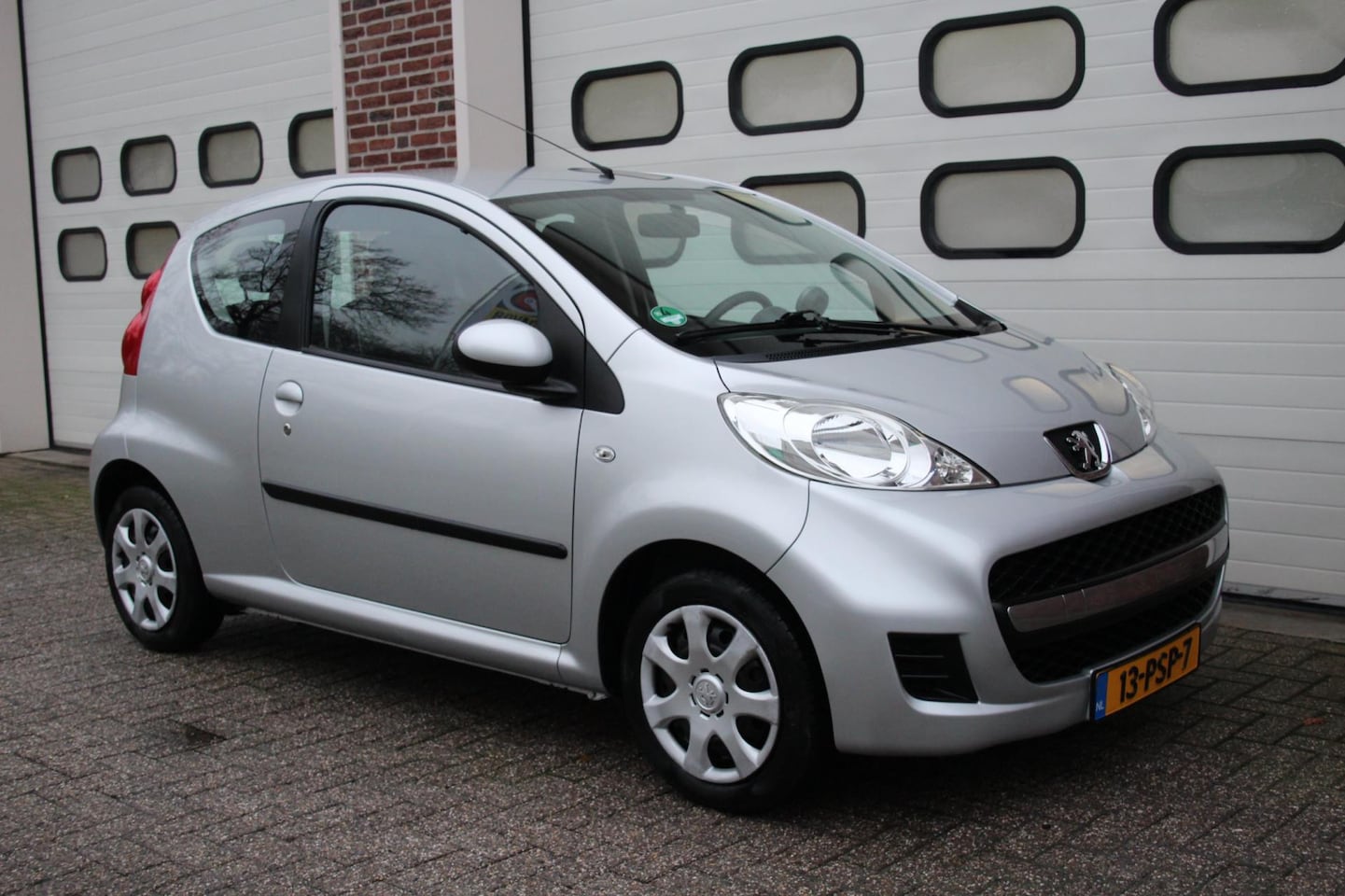 Peugeot 107 - 1.0-12V XS 3-Deurs * Nap / Airco / Apk * - AutoWereld.nl