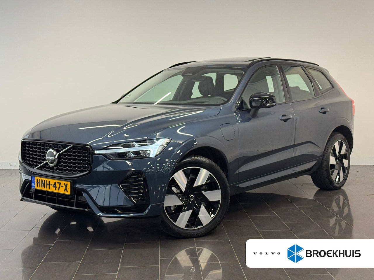 Volvo XC60 - T6 Plug-in hybrid AWD Ultra Dark | Achterbank verwarmd | Achteruitrijcamera | Apple Carpla - AutoWereld.nl