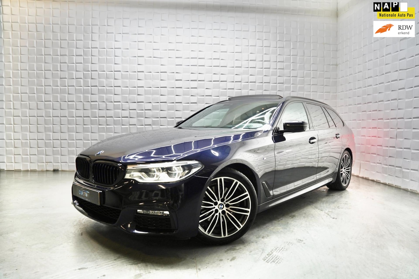 BMW 5-serie Touring - 520i High Executive M PAKKET PANO SFEER - AutoWereld.nl
