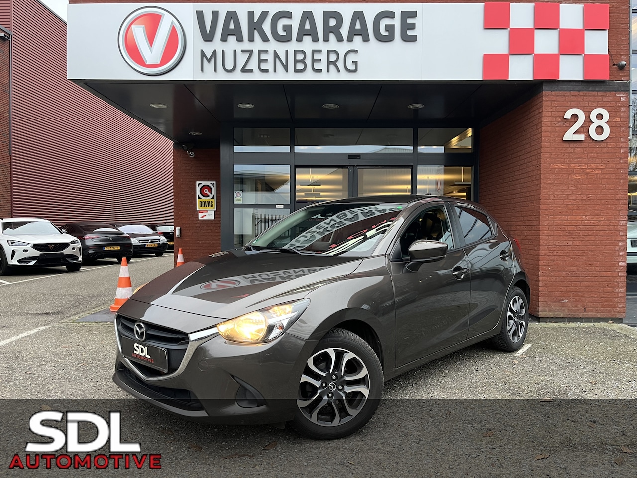 Mazda 2 - 1.5 Skyactiv-G Dynamic // CRUISE // DODEHOEK // CLIMA // NAVI // STOELVERWARMING // PDC // - AutoWereld.nl