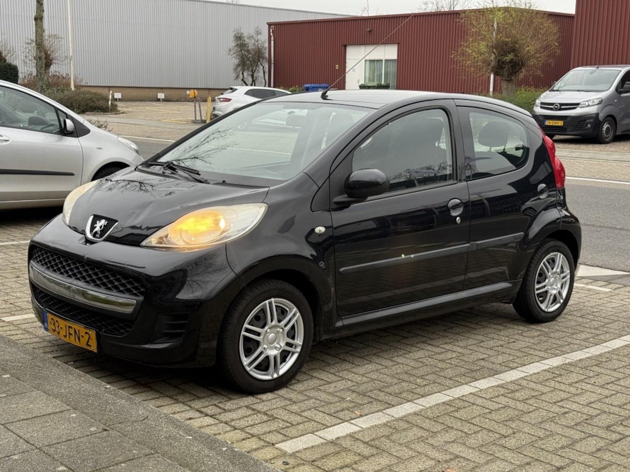 Peugeot 107 - 1.0 Benzine 5 Deurs Airco Toerenteller Elektr. Ramen - AutoWereld.nl