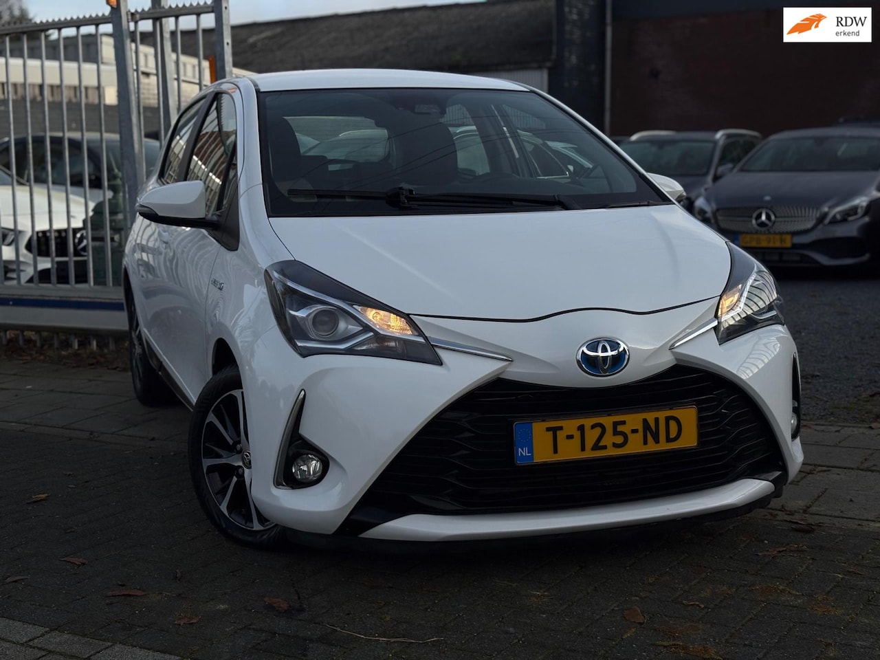 Toyota Yaris - 1.5 Hybrid Active | Navigatie | A.Camera | Climate control | 15” LMV | - AutoWereld.nl