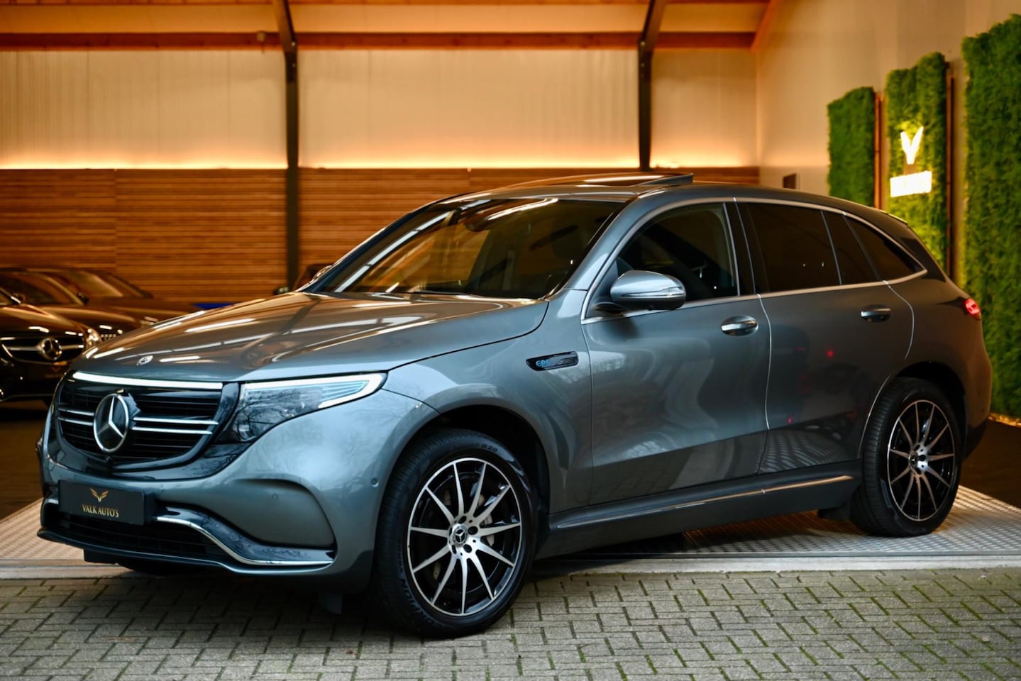 Mercedes-Benz EQC - 400 4MATIC AMG 80 kWh - Memory - Distronic - 360 Camera - Schuifdak - Burmester - Trekhaak - AutoWereld.nl