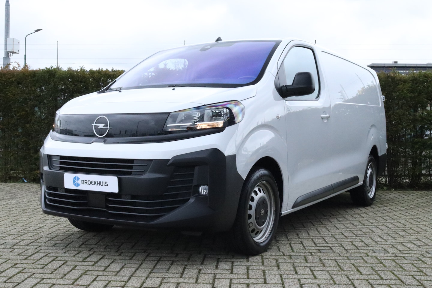 Opel Vivaro - gesloten Bestelwagen L3 180PK Automaat | Cruise Control | Stuurverwarming | Navi | Carplay - AutoWereld.nl