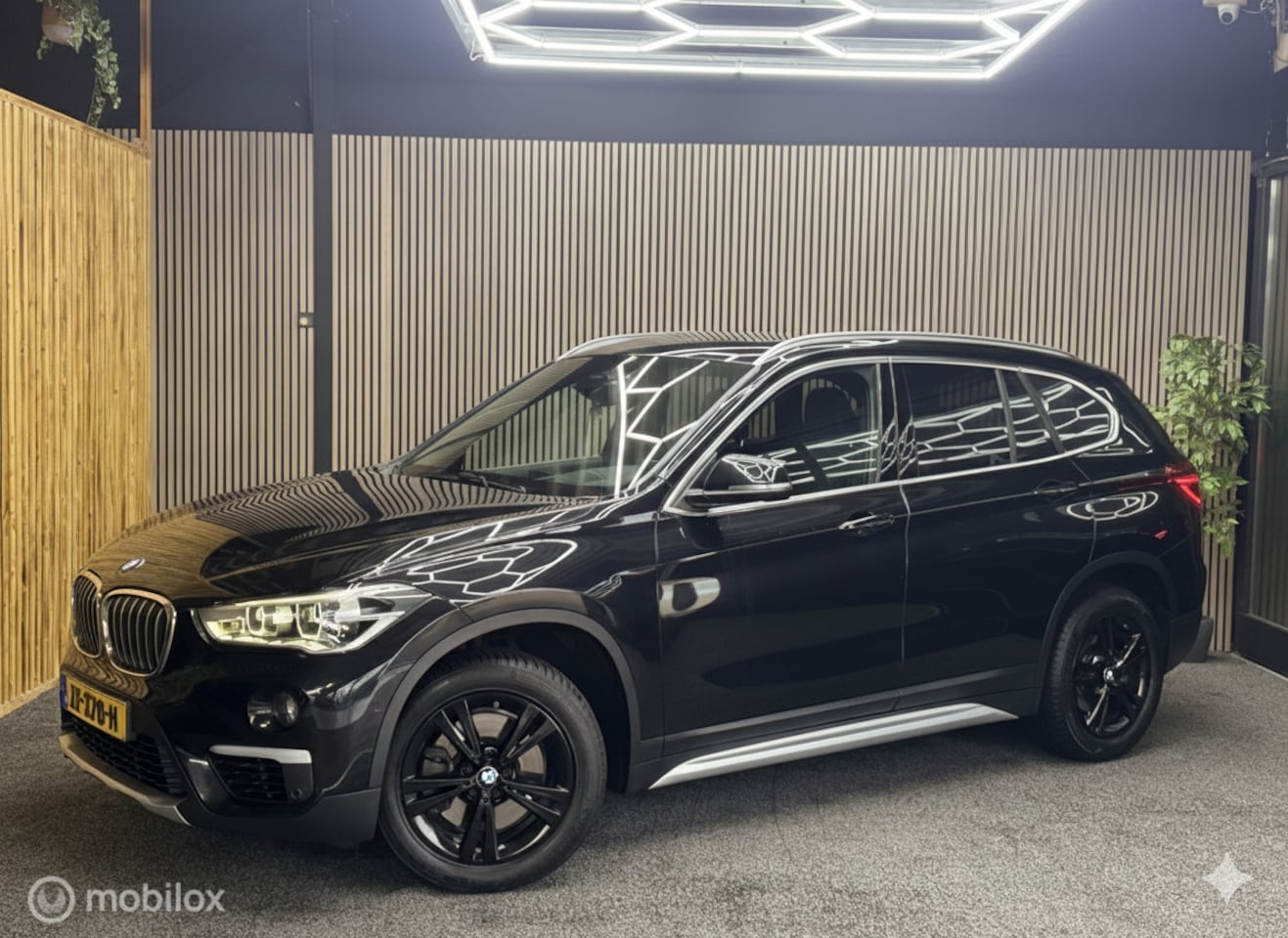 BMW X1 - sDrive20i High Executive |Pano|Led|Camera|Hud|Sfeer - AutoWereld.nl