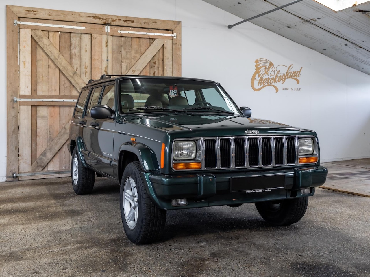 Jeep Cherokee - XJ - Chromeline Edition - Ready to go - AutoWereld.nl