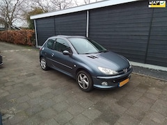 Peugeot 206 - 1.6-16V Air-line Airco/ panaramadak sport uitvoering