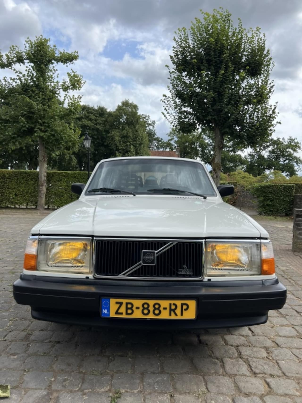 VOLVO 240 DL U9