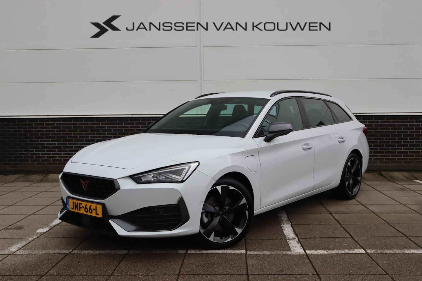 CUPRA Leon Sportstourer - 1.4 e-Hybrid Business * Stuur/Stoelverwarming * Navi * Camera * LED * 18" LMW * - AutoWereld.nl