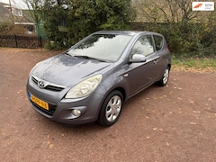 Hyundai i20 - 1.4i DynamicVersion / Airco / Automaat / Apk / Aux