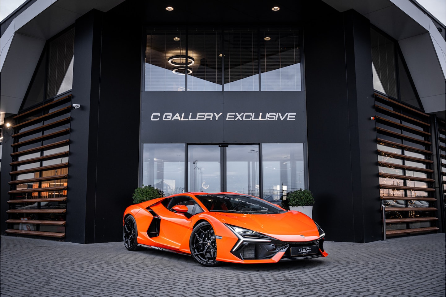 Lamborghini Revuelto - - Arancio Apodis | Origineel NL | Volledig PPF | Carbon Interior | Passenger Display - AutoWereld.nl