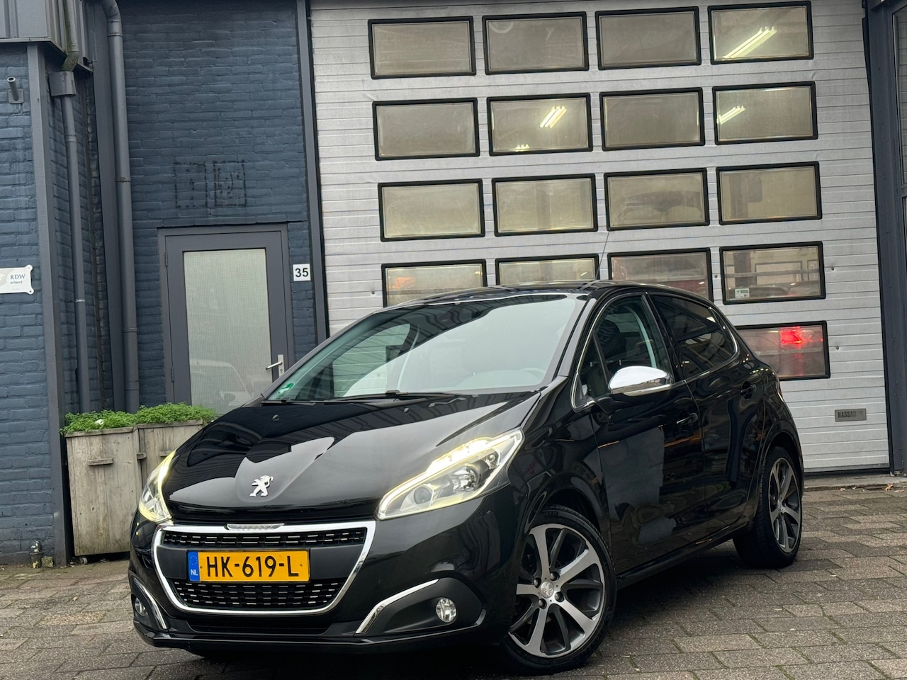Peugeot 208 - 1.2 PureTech Première | Clima | Camera | Pano - AutoWereld.nl