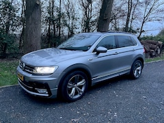 Volkswagen Tiguan - 1.4 TSI R-Line Edition Trekhaak - Panoramadak - 360 camera Leder - Memory seats