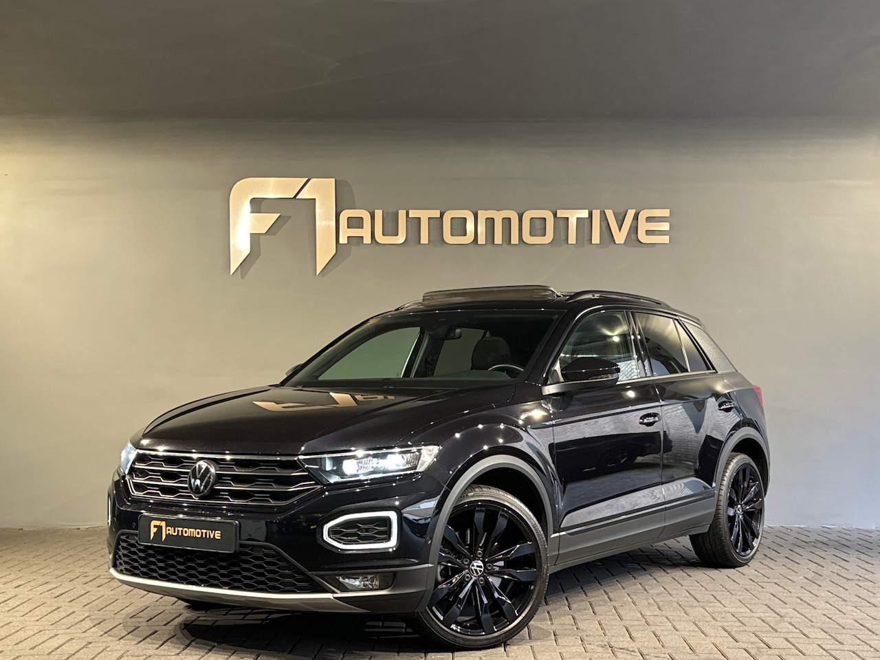 Volkswagen T-Roc - 1.5 TSI Sport Business R Line Pano|Keyless - AutoWereld.nl