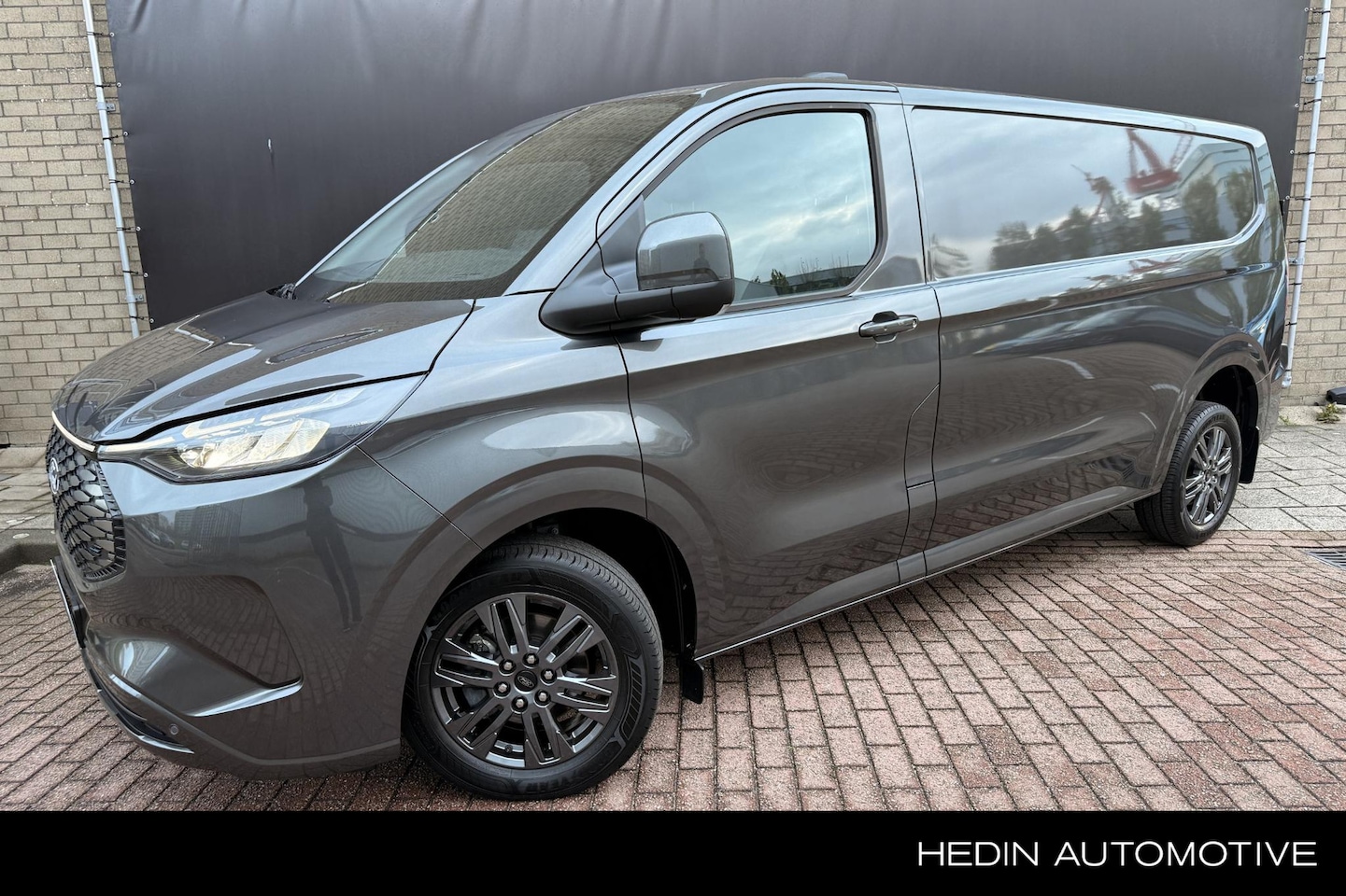 Ford Transit Custom - E-Transit 320 L2H1 Limited 65 kWh Driver assistant pack | Winter Pack | Trekhaak | - AutoWereld.nl