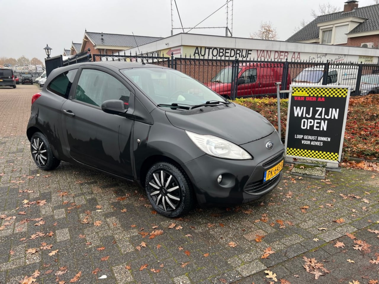 Ford Ka - 1.2 TITANIUM HB 3-Drs Unieke kleurstelling!! - AutoWereld.nl