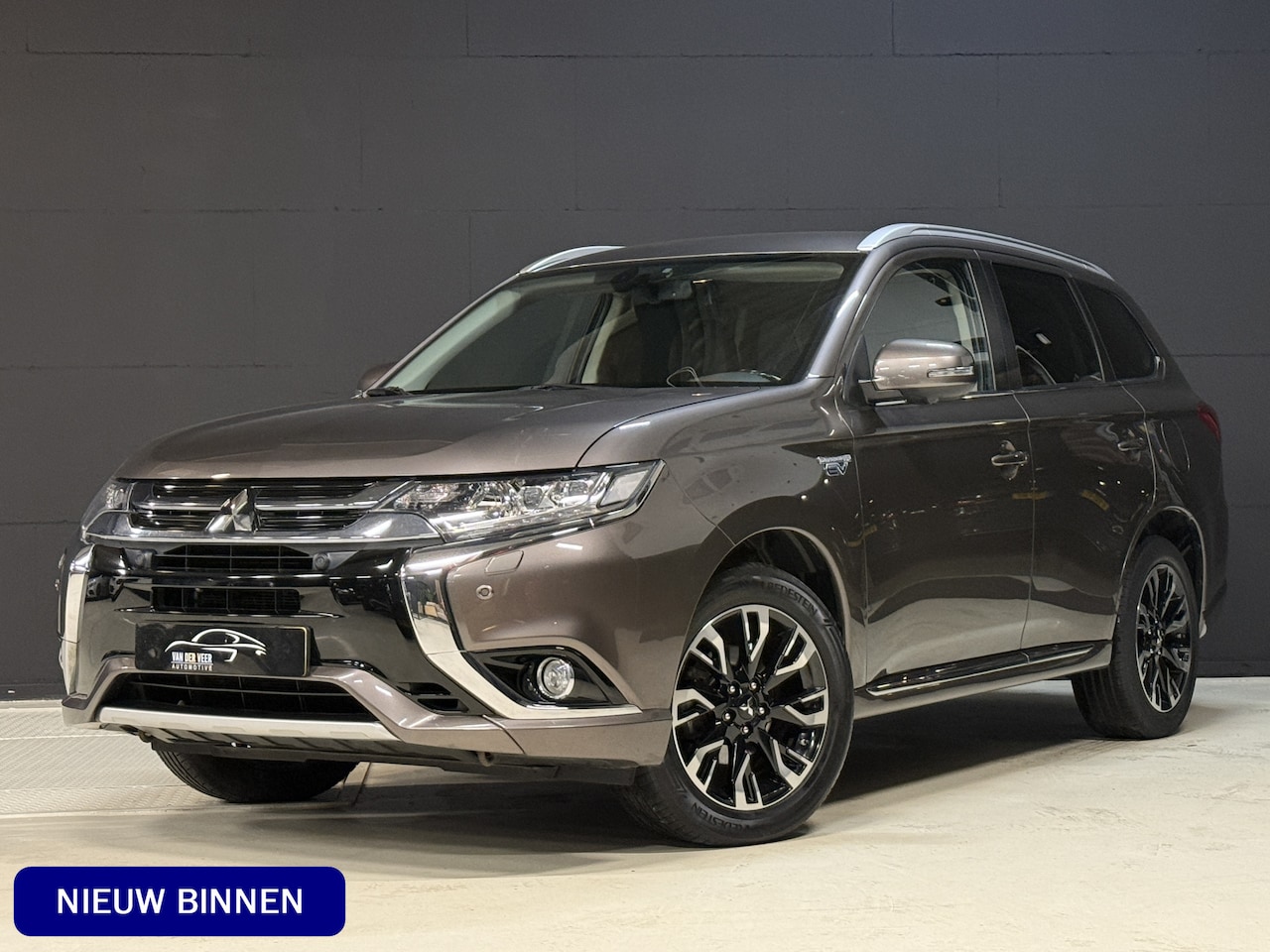 Mitsubishi Outlander - 2.0 PHEV instyle | Stoel/Stuurverwarming | Voorruitverwarming | Facelift | Leder - AutoWereld.nl