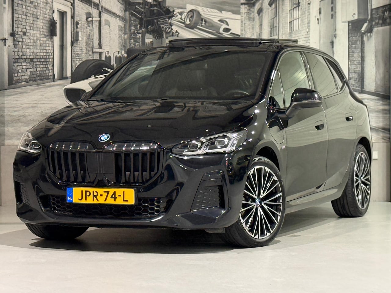 BMW 2-serie Active Tourer - 230e xDrive M-Sport - AutoWereld.nl