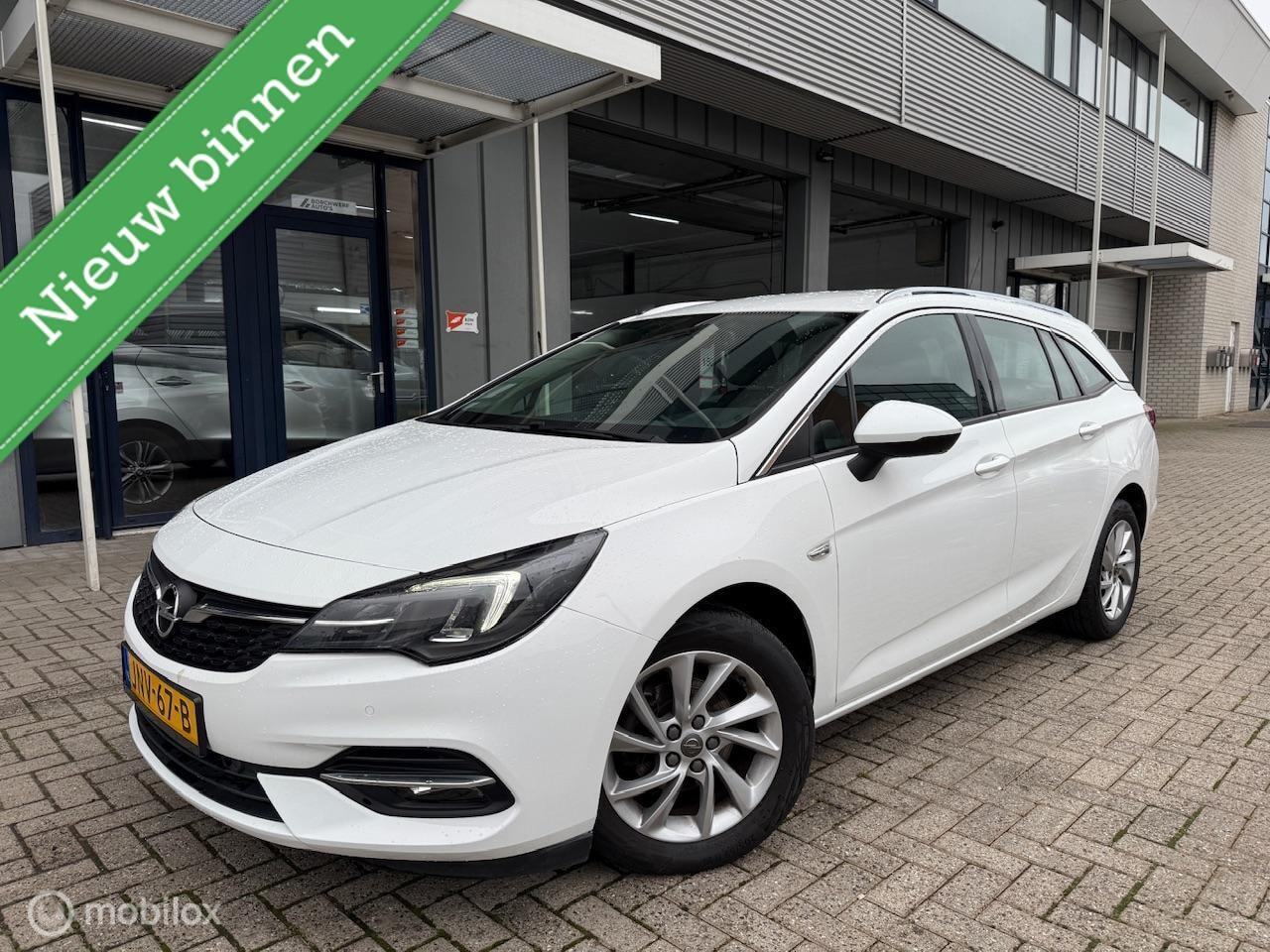 Opel Astra Sports Tourer - 1.2 Benzine Navigatie Nette staat - AutoWereld.nl