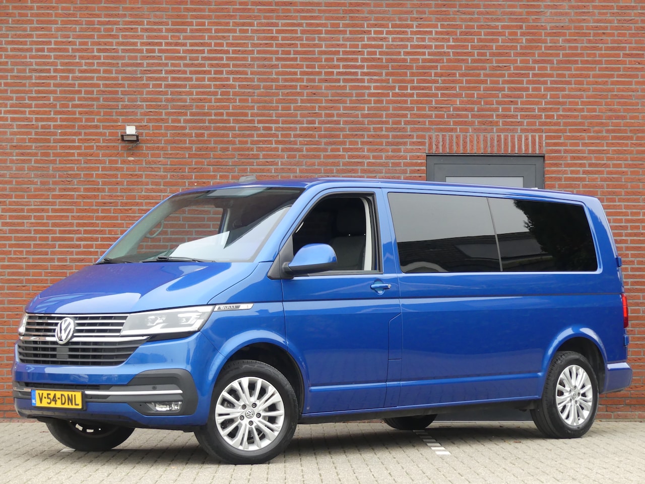 Volkswagen Transporter - 2.0 TDI 150PK Bulli Dubbel Cabine LED/Virtual cockpit/Camera - AutoWereld.nl