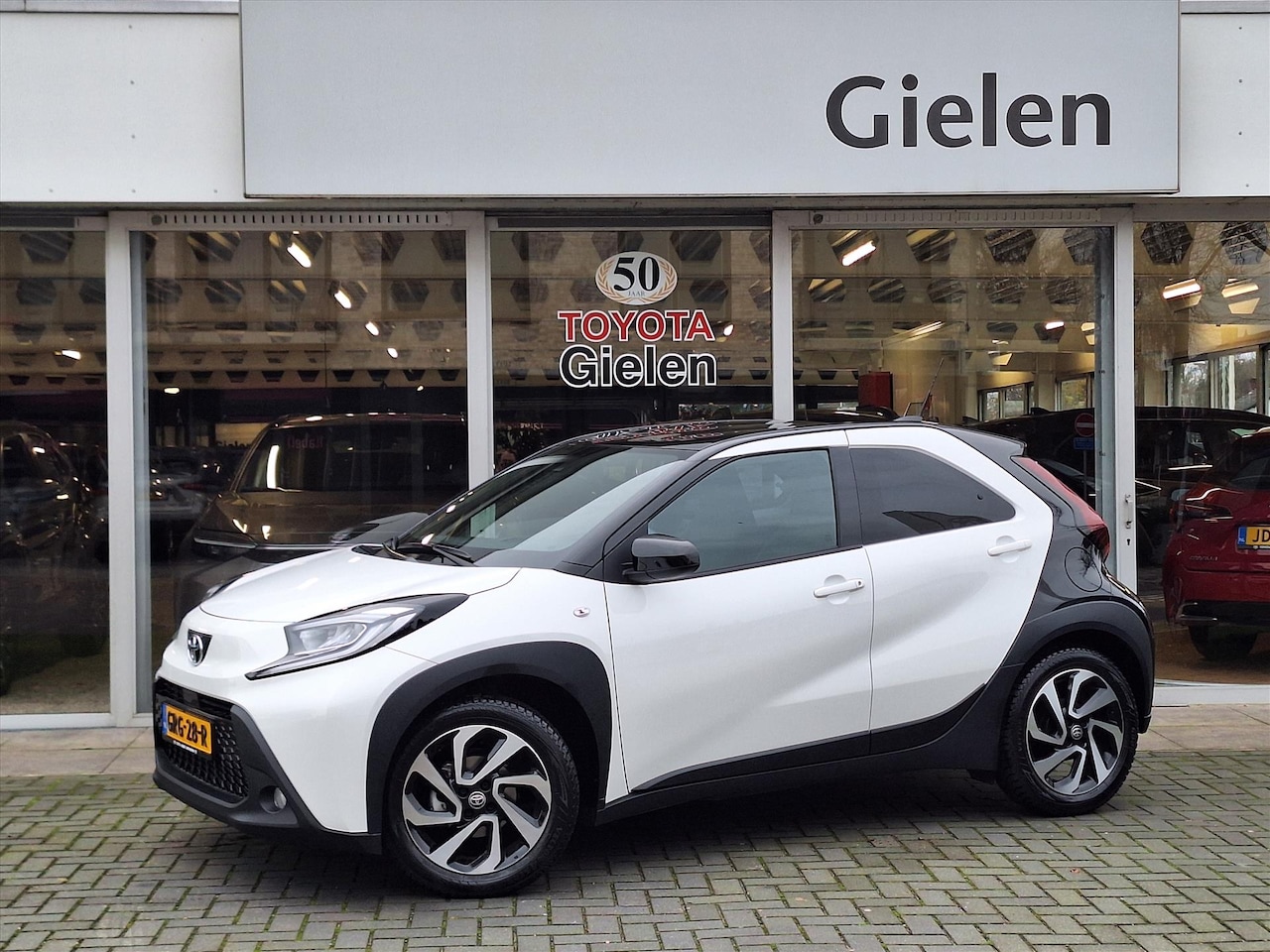 Toyota Aygo X - 1.0 VVT-i S-CVT Pulse Automaat | Eerste eigenaar, Bi-Tone, Apple CarPlay/Android auto, Cli - AutoWereld.nl