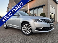 Skoda Octavia Combi - 1.0 TSI Upgrade Business Edition Trekhaak / Navigatiesysteem / Stoelverwarming