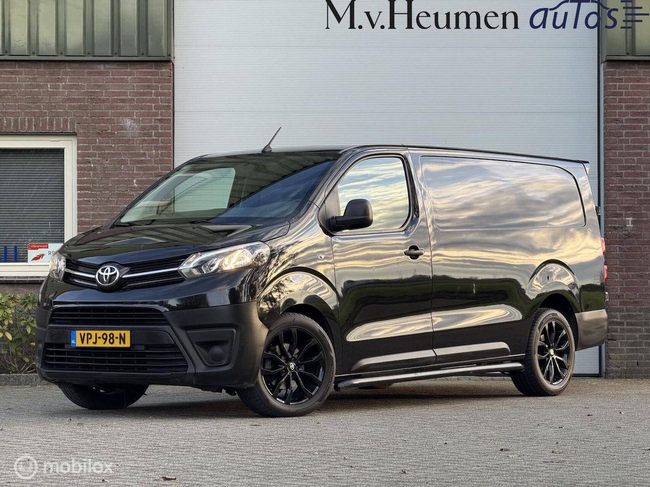 Toyota PROACE Long Worker - 2.0 D-4D L2H1 3-Zits Stoelverwarming Trekhaak Cruise - AutoWereld.nl