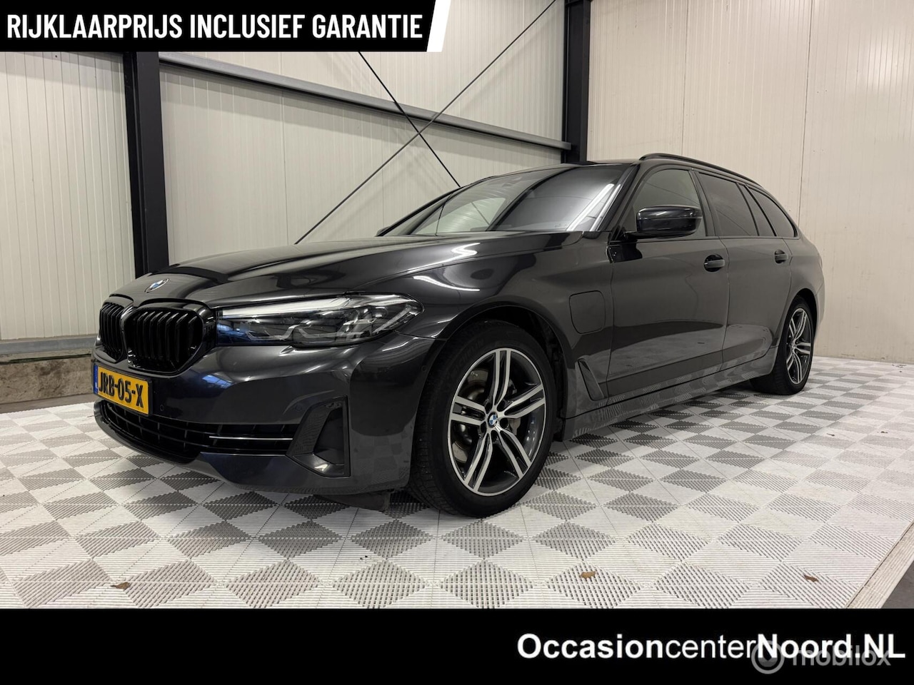 BMW 5-serie Touring - 530e High Exec | Trekhaak | Leer | Pano - AutoWereld.nl