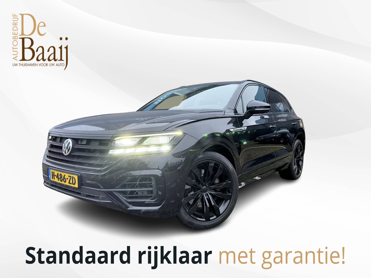 Volkswagen Touareg - 3.0 TSI R-Line | Pano | Trekhaak | Head-up | Luchtvering - AutoWereld.nl