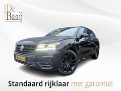 Volkswagen Touareg - 3.0 TSI R-Line | Pano | Trekhaak | Head-up | Luchtvering