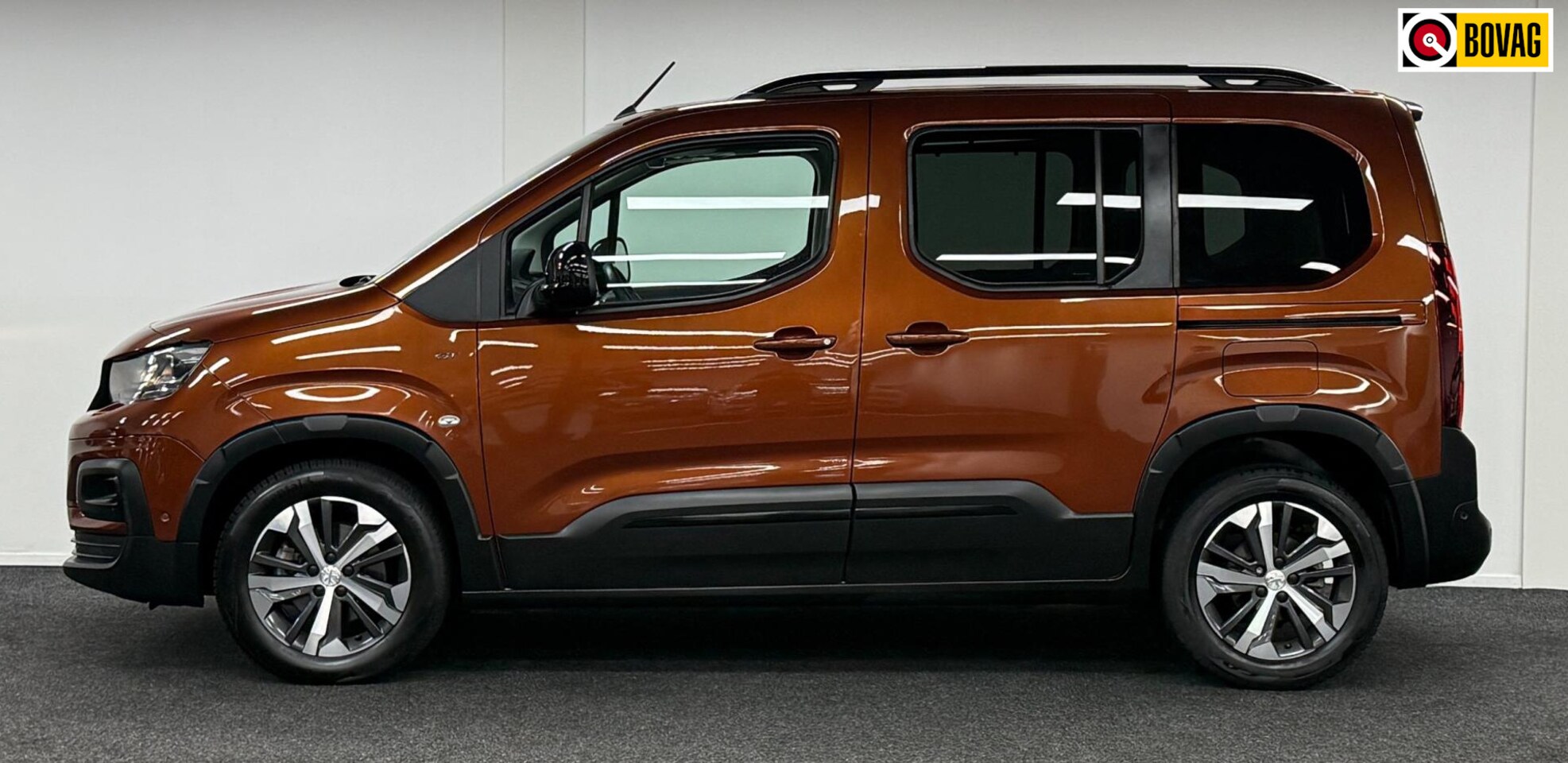 Peugeot Rifter - 1.2 Puretech GT-Line*Panodak*Trekhaak*Camera*Navi*Carplay*CruiseContr! - AutoWereld.nl