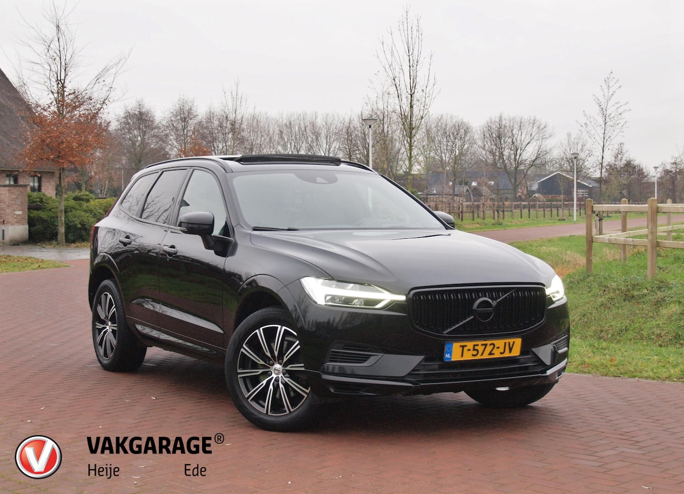 Volvo XC60 - 2.0 T8 Twin Engine AWD Inscription | Trekhaak | Luchtvering | Panoramadak | Black Edition - AutoWereld.nl