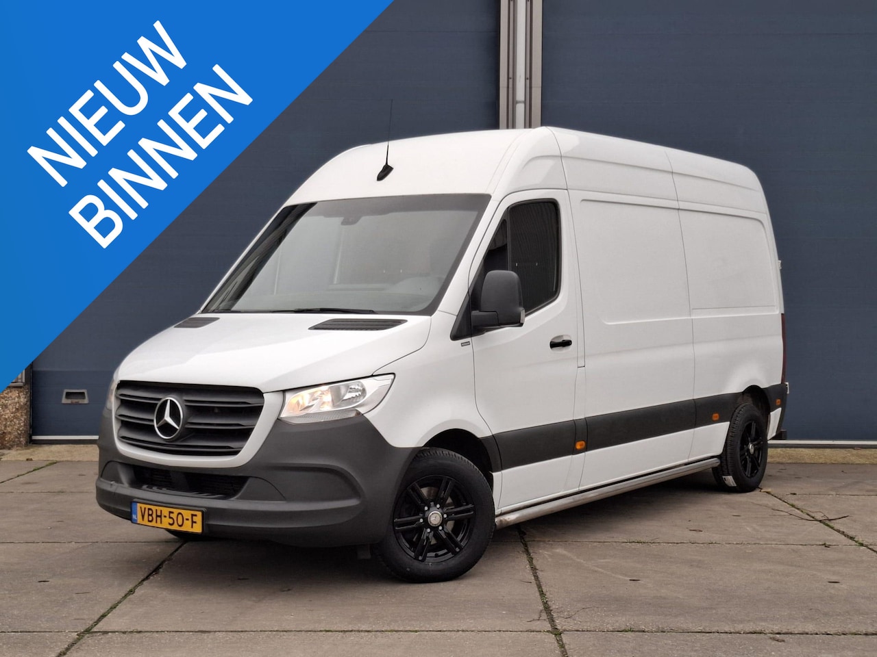 Mercedes-Benz Sprinter - 211 2.2 CDI L2H2 AUTOMAAT / TREKHAAK / NAVI / EURO 6 / CARPLAY - AutoWereld.nl