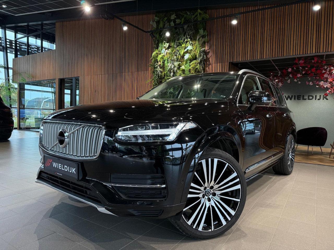 Volvo XC90 - 2.0 T8 Twin Engine AWD Inscription Panoschuifdak trekhaak - AutoWereld.nl