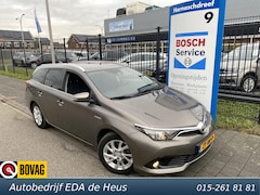 Toyota Auris Touring Sports - 1.8 Hybrid autom. Dynamic Ultimate met o.a. navigatie, lm velgen, cruise, etc