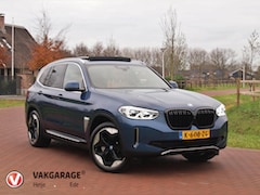 BMW iX3 - High Executive 80 kWh | Panoramadak | 360 Camera | Trekhaak | Sfeerverlichting | Head-Up D