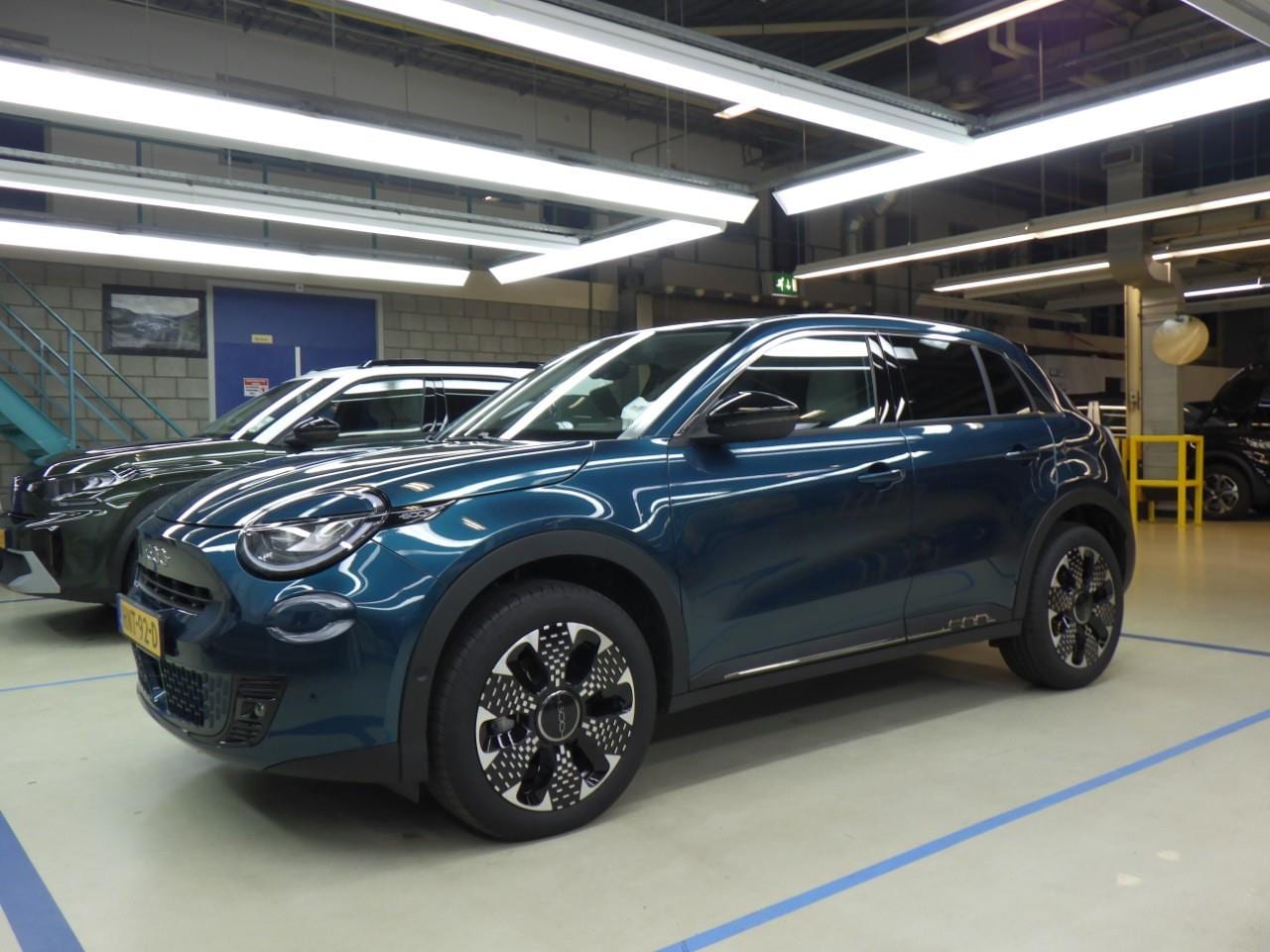 Fiat 600 - 1.2 Hybrid La Prima 145pk 8 Jaar Garantie! | Vol-Leder | Massage | Adaptive Cruise | Elekt - AutoWereld.nl