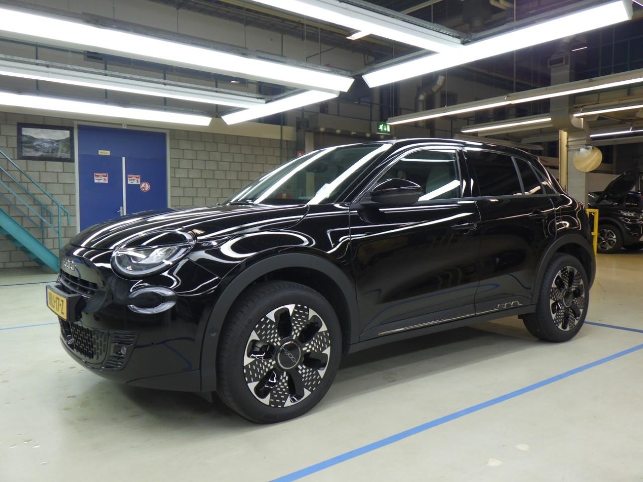 Fiat 600 - 1.2 Hybrid La Prima 8 Jaar Garantie! | Vol-Leder | Massage | Adaptive Cruise | Elektr. Ach - AutoWereld.nl