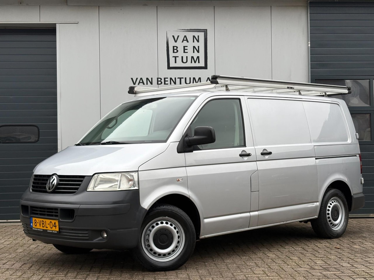 Volkswagen Transporter - 2.5TDI 131pk Airco Cruise 2x Schuifdeur Trekhaak - AutoWereld.nl
