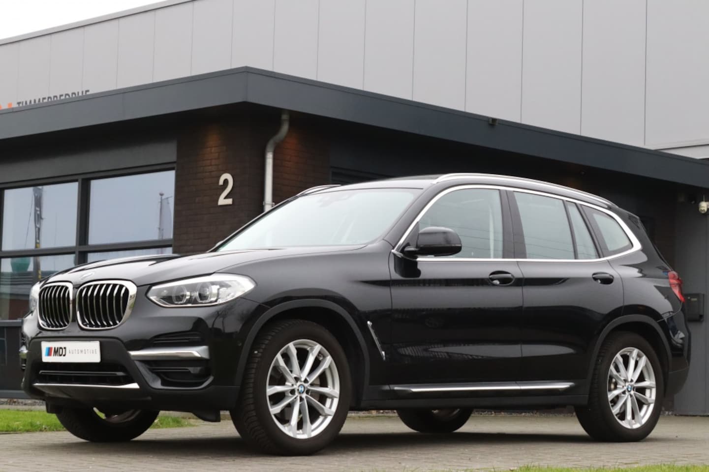 BMW X3 - xDrive20i High Exe Luxury Line Pano Trekhaak Leder - AutoWereld.nl