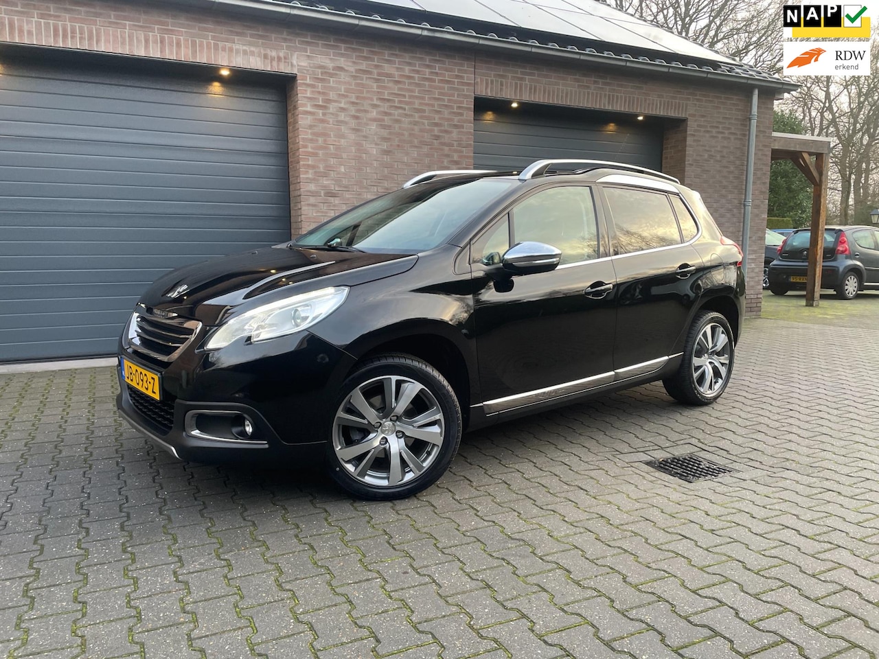Peugeot 2008 - 1.2 PureTech Allure AUT PDC ECC NAVI 78.000 km 2016 - AutoWereld.nl