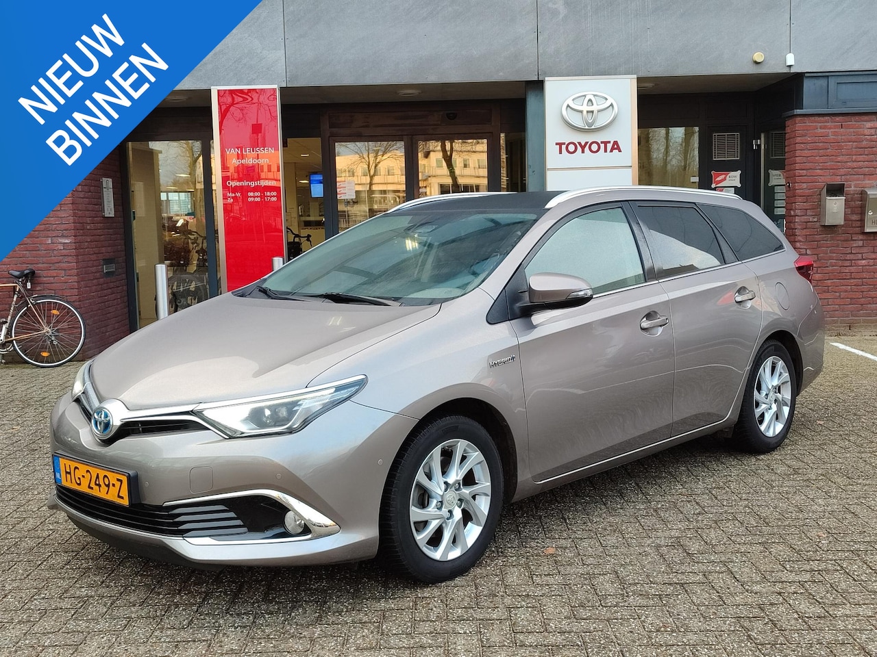 Toyota Auris Touring Sports - 1.8 Hybrid LEASE PRO STOELVERW 4S-BANDEN PARK-SENSOREN BLUETOOTH CRUISE NAVI CLIMA CAMERA - AutoWereld.nl