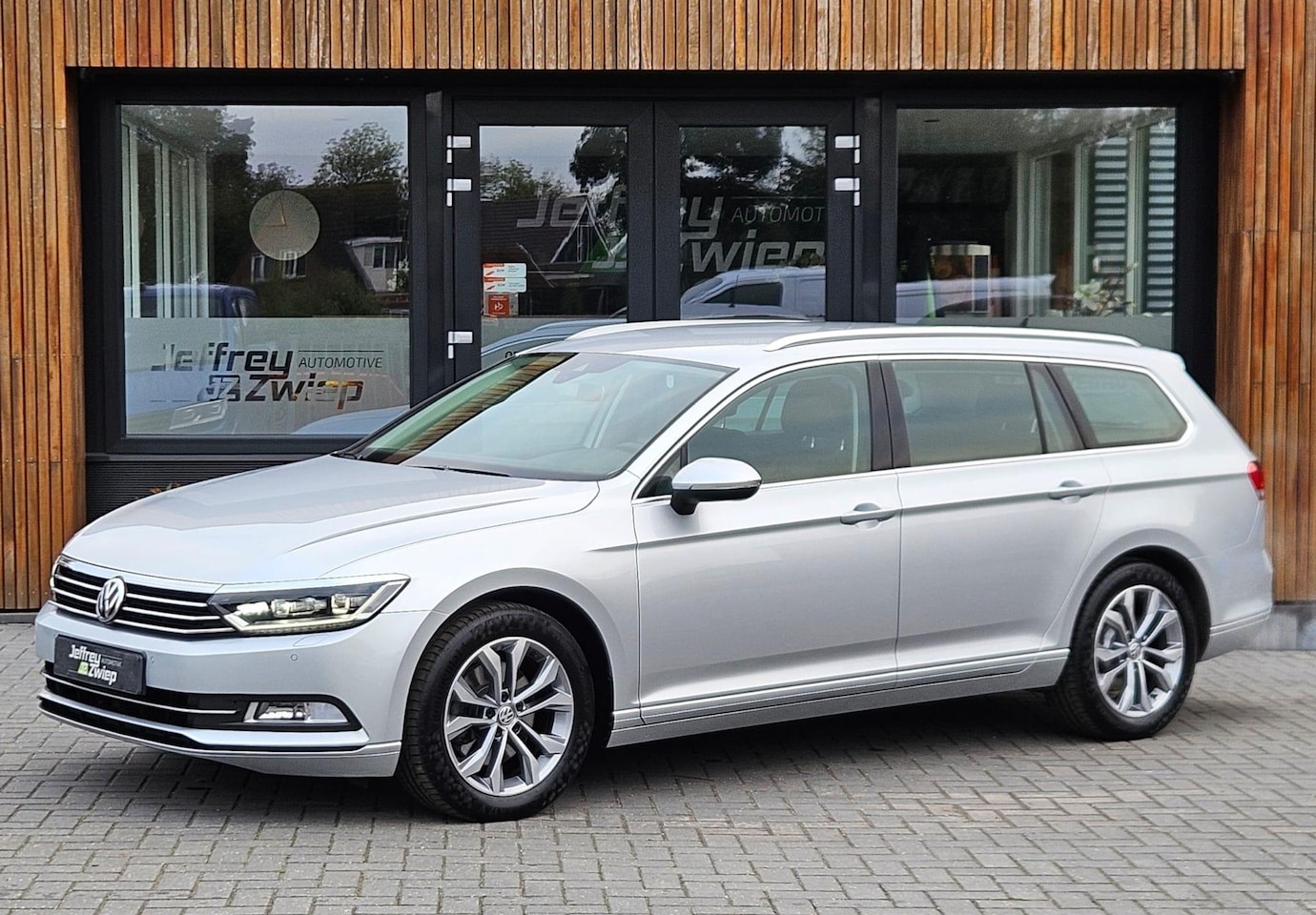 Volkswagen Passat Variant - 1.4 TSI ACT Comfortline Business elektrische kofferklep. elektrische trekhaak. led verlich - AutoWereld.nl