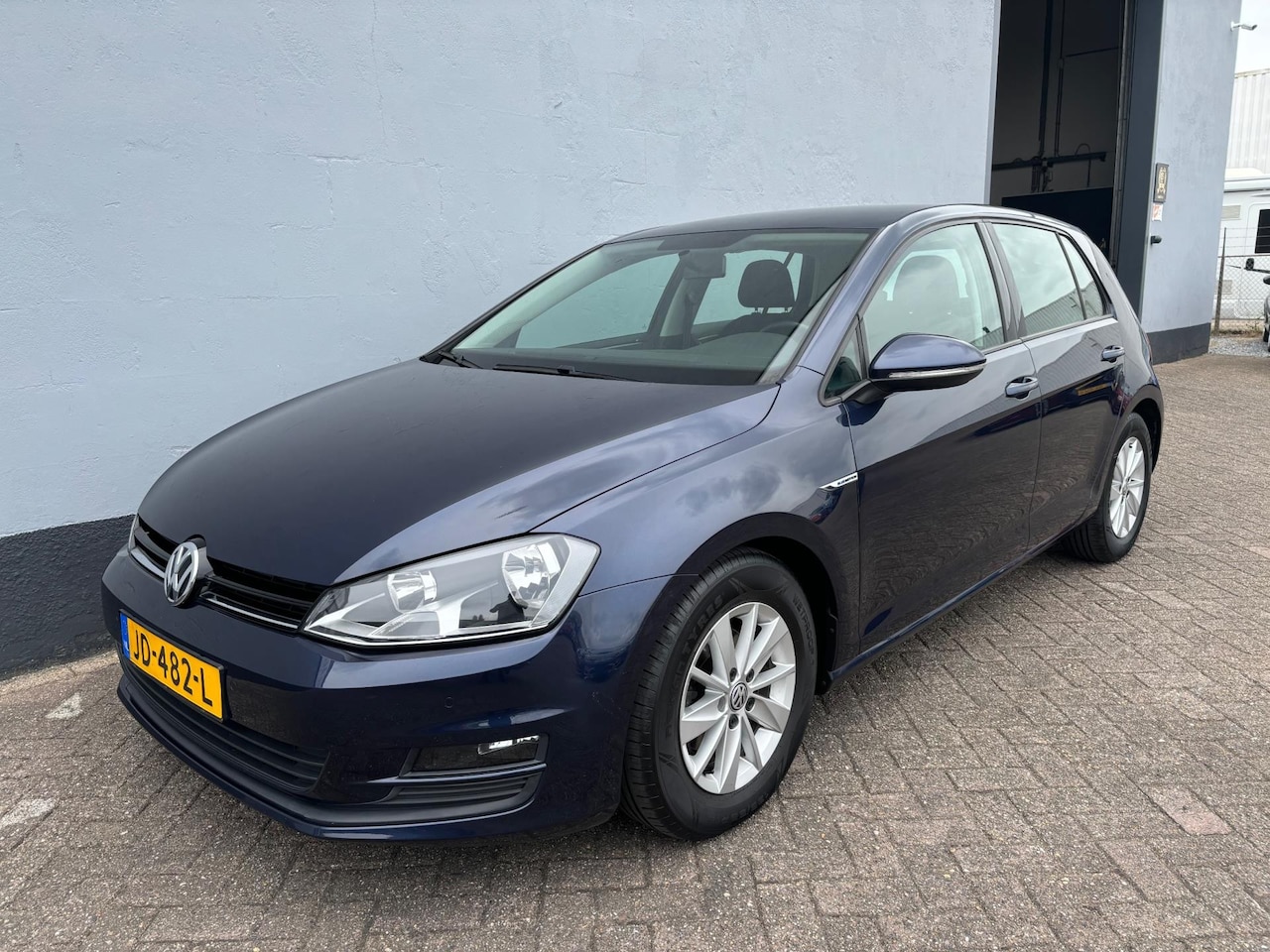 Volkswagen Golf - 1.0 TSI Trendline 1.0 TSI Trendline - AutoWereld.nl