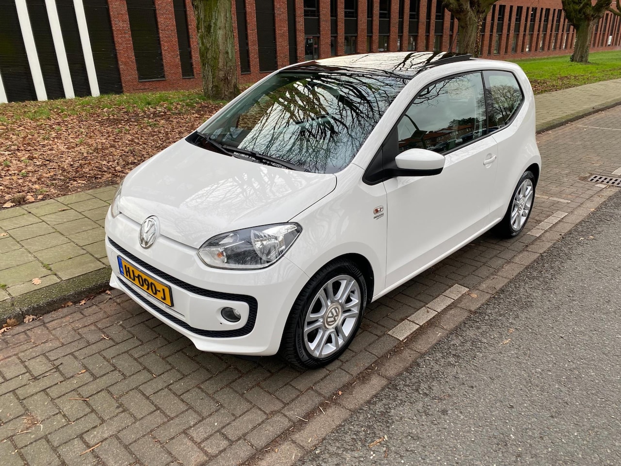 Volkswagen Up! - 1.0 high up! MET PANODAK - AutoWereld.nl