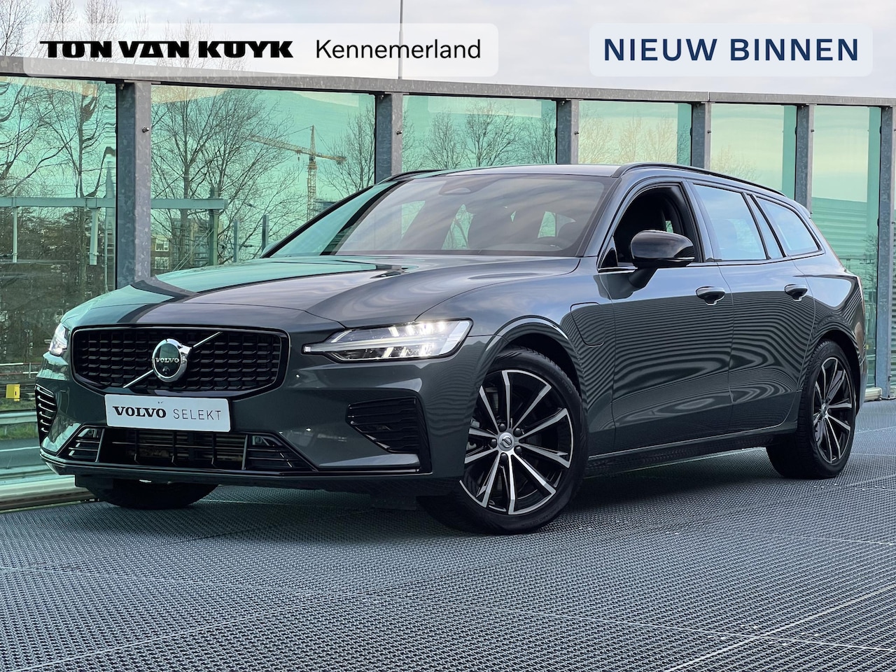 Volvo V60 - 2.0 T6 Plug-in hybrid AWD Plus Dark - AutoWereld.nl