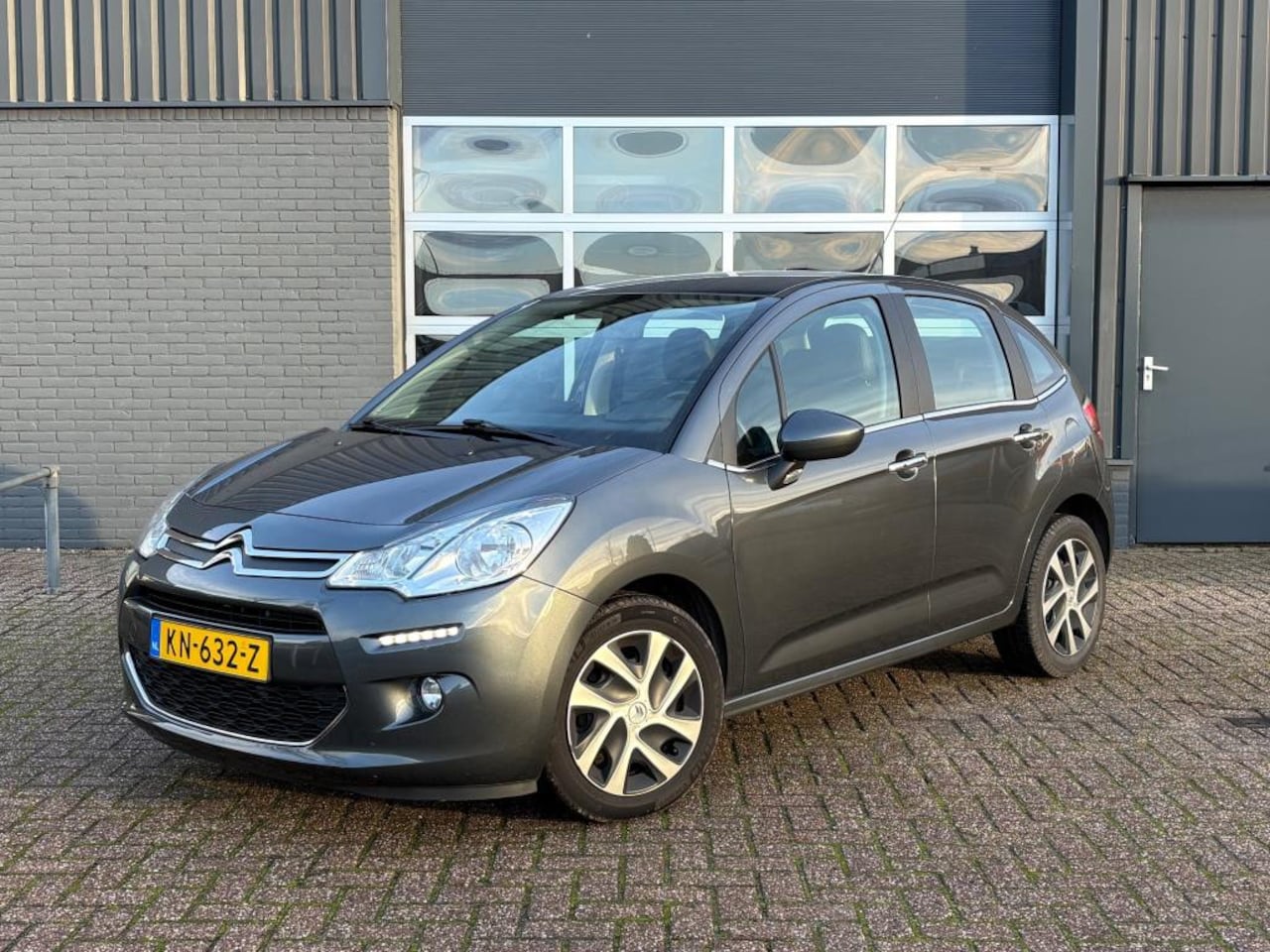 Citroën C3 - 1.2 PureTech Selection 37000Km! Climate contr. Trekhaak afneembaar - AutoWereld.nl
