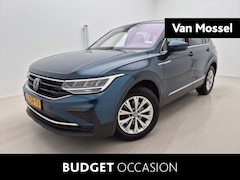 Volkswagen Tiguan - 1.5 TSI Life Business 150 PK | Apple Carplay | Achteruitrijcamera | Panoramadak | Trekhaak