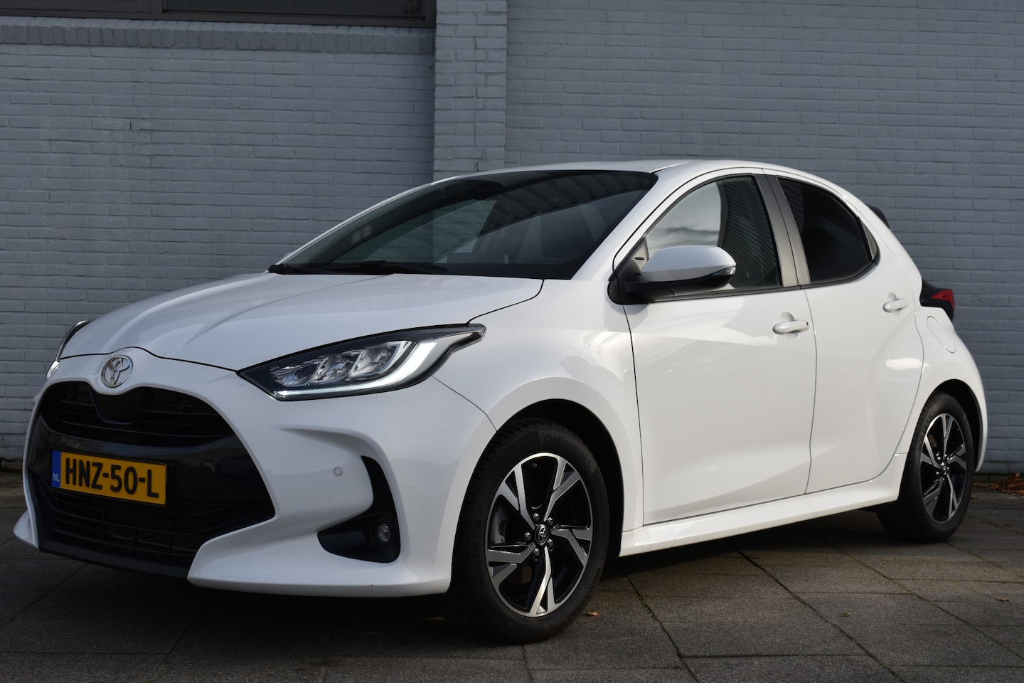 Toyota Yaris - 1.5 Hybrid 115 First Edition Limited Automaat 116pk | PDC vóór- & achter | Apple Carplay/A - AutoWereld.nl