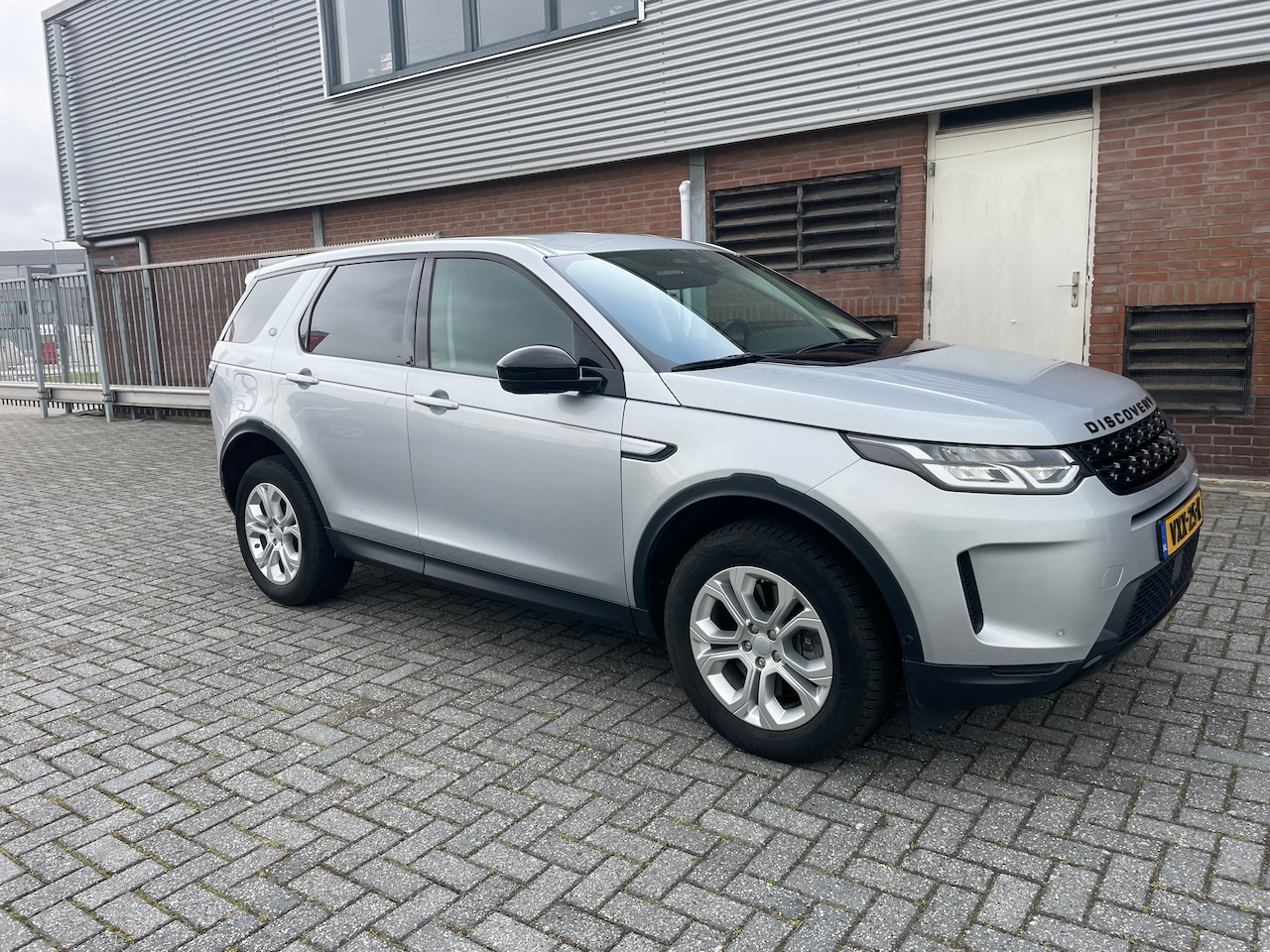 Land Rover Discovery Sport - 2.0 D165 R-Dynamic S - AutoWereld.nl